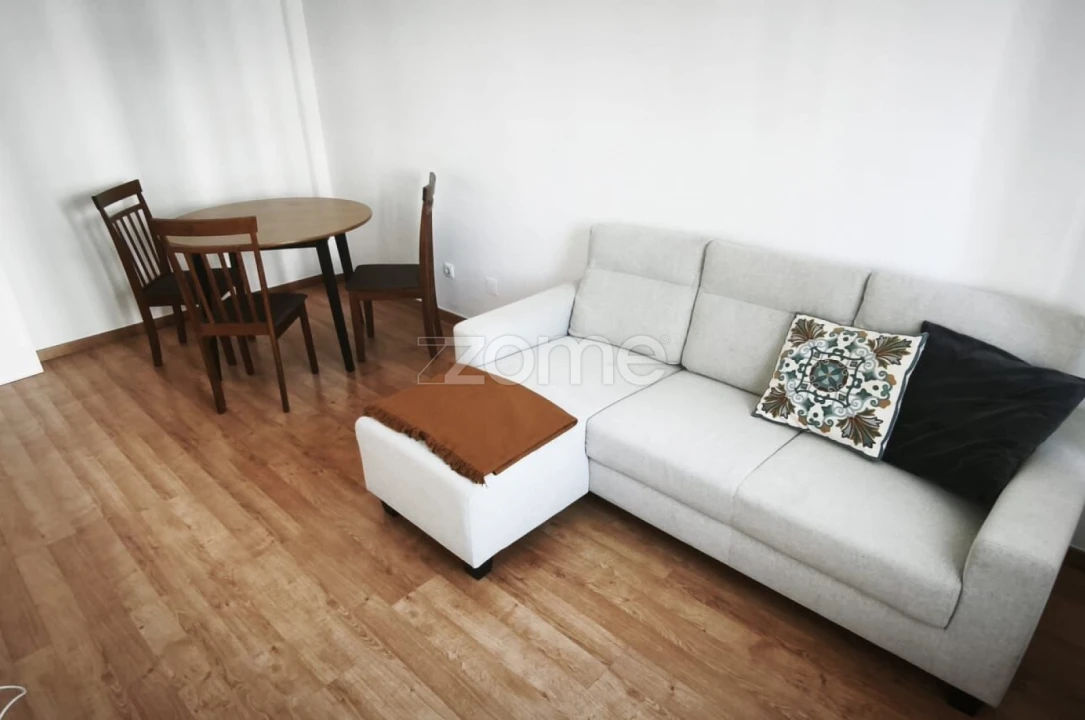 Apartamento T2 para Arrendamento em Lumiar Foto 1