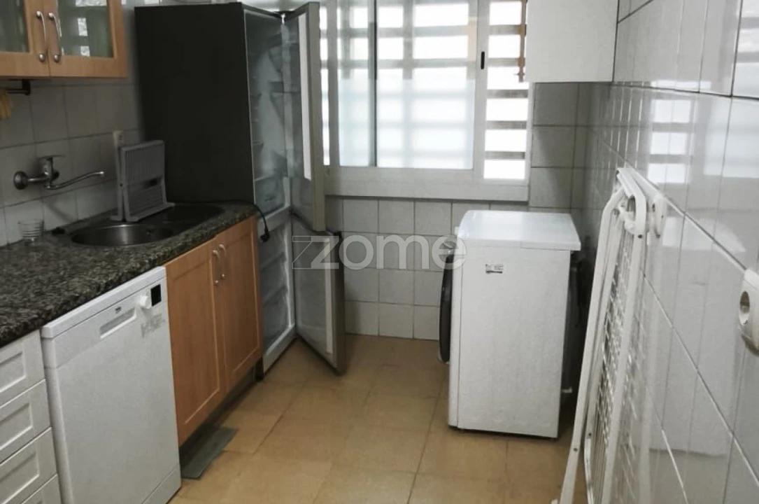 Apartamento T2 para Arrendamento em Lumiar Foto 3