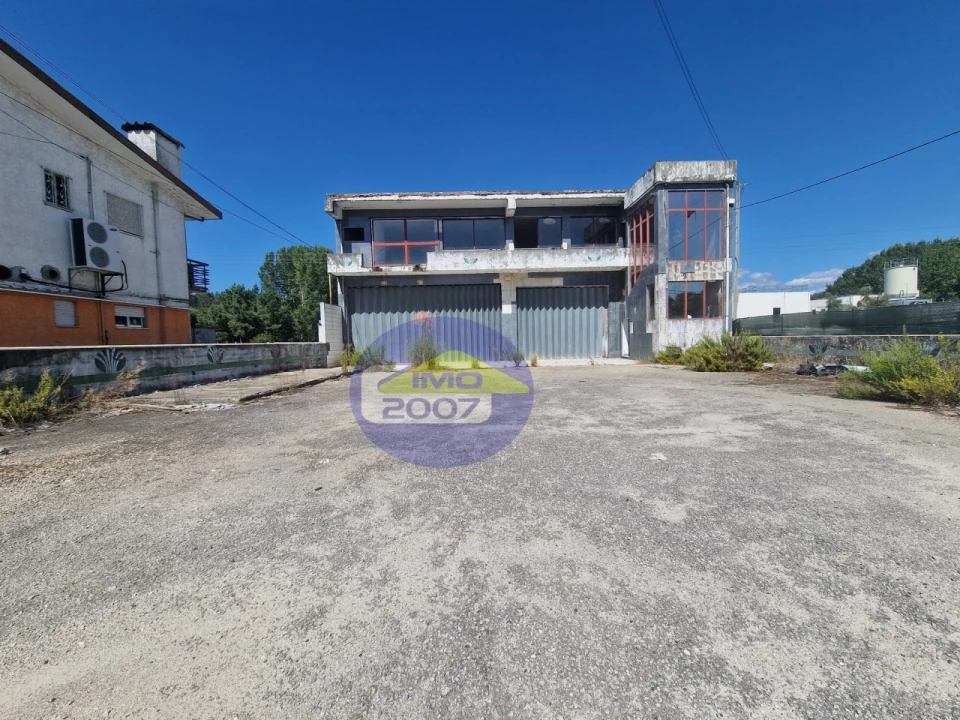 Armazém para Venda em Fiães Foto 1