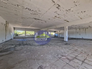 Armazém para Venda em Fiães