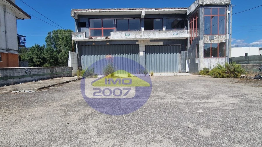Armazém para Venda em Fiães
