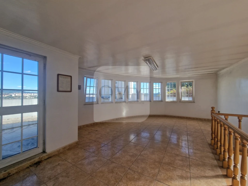 Moradia T5 para Venda em Lordelo Foto 1