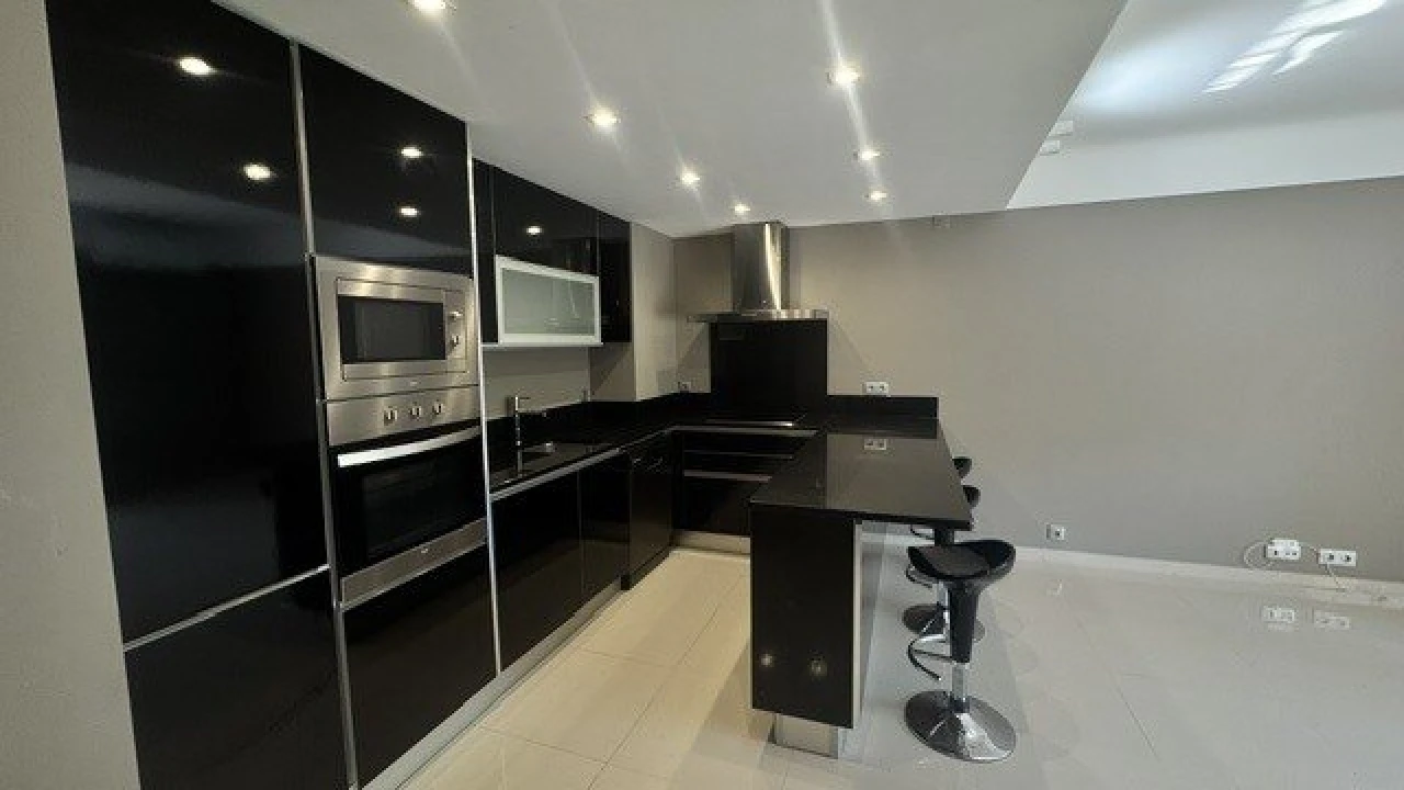 Apartamento T1 para Venda em Quarteira Foto 5