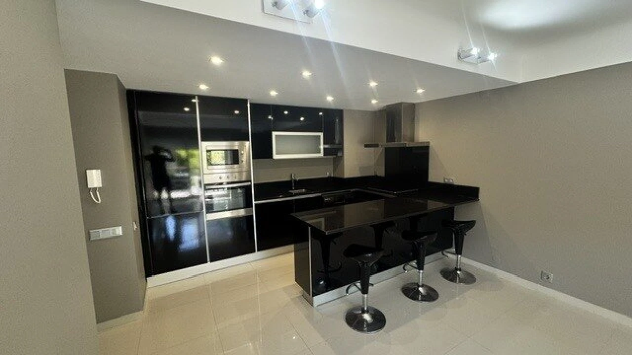 Apartamento T1 para Venda em Quarteira Foto 6