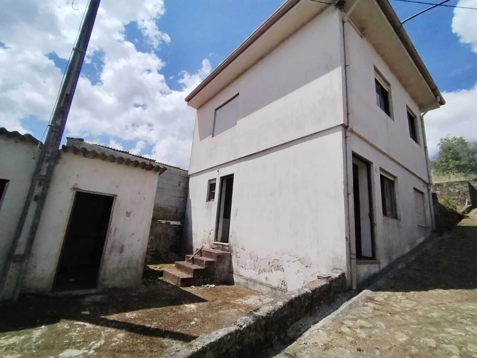 Moradia T0 para Venda em Coronado (São Romão e São Mamede) Foto 2