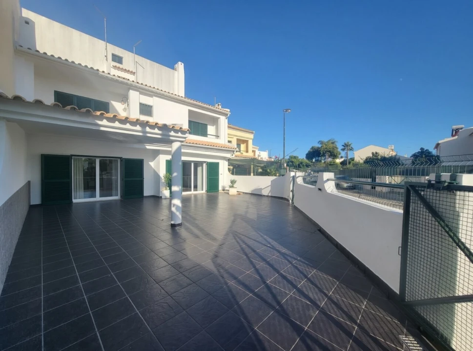 Moradia T2 para Venda em Albufeira e Olhos de Água Foto 3