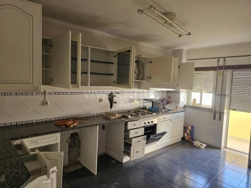 Apartamento T4 para Venda em Fundão, Valverde, Donas, A. Joanes, A. Nova Cabo