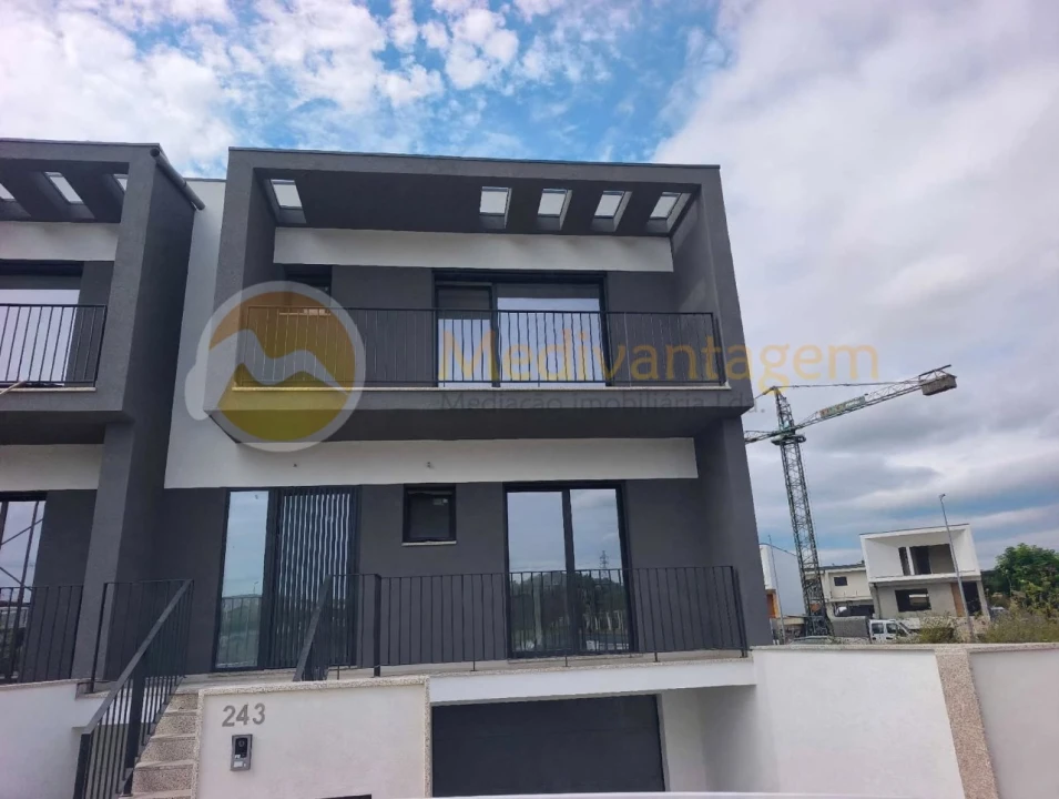 Moradia T3 para Venda em Merelim (São Pedro) e Frossos Foto 3