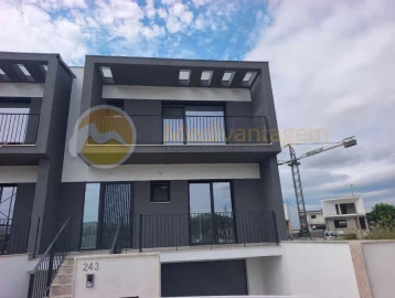Moradia T3 para Venda em Merelim (São Pedro) e Frossos