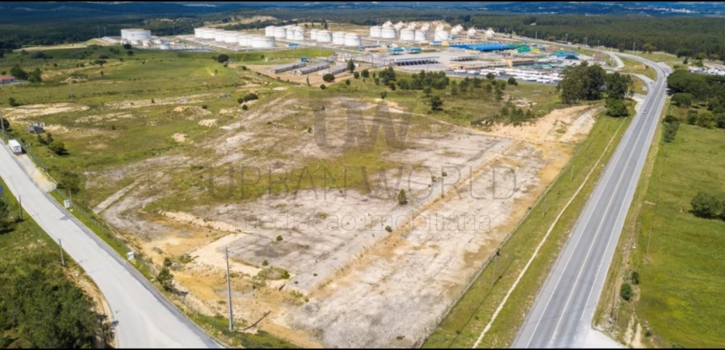Terreno Comércio / Armazém para Venda em Aveiras de Cima Foto 2