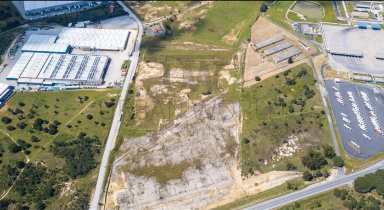 Terreno Comércio / Armazém para Venda em Aveiras de Cima Foto 3