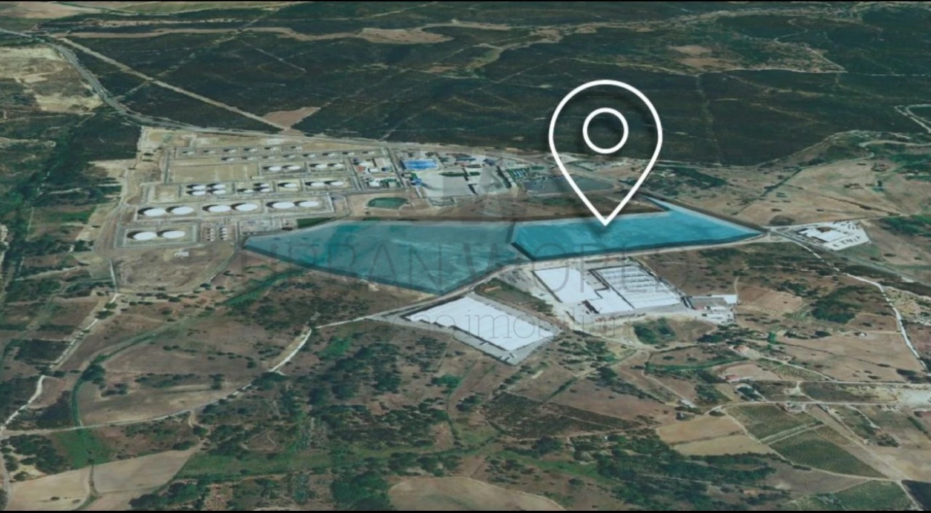 Terreno Comércio / Armazém para Venda em Aveiras de Cima Foto 1