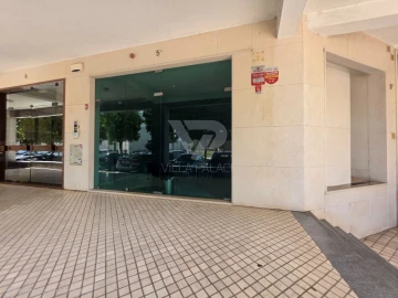 Loja para Arrendamento em Carnide
