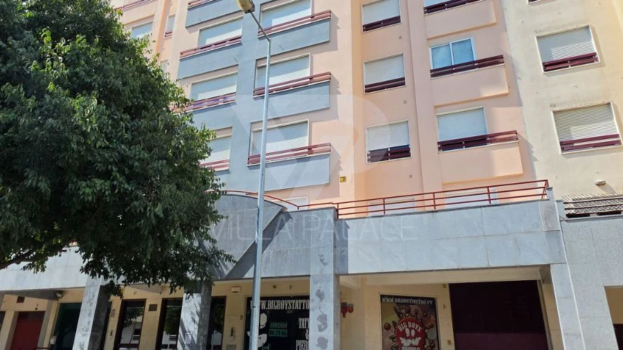 Loja para Arrendamento em Carnide
