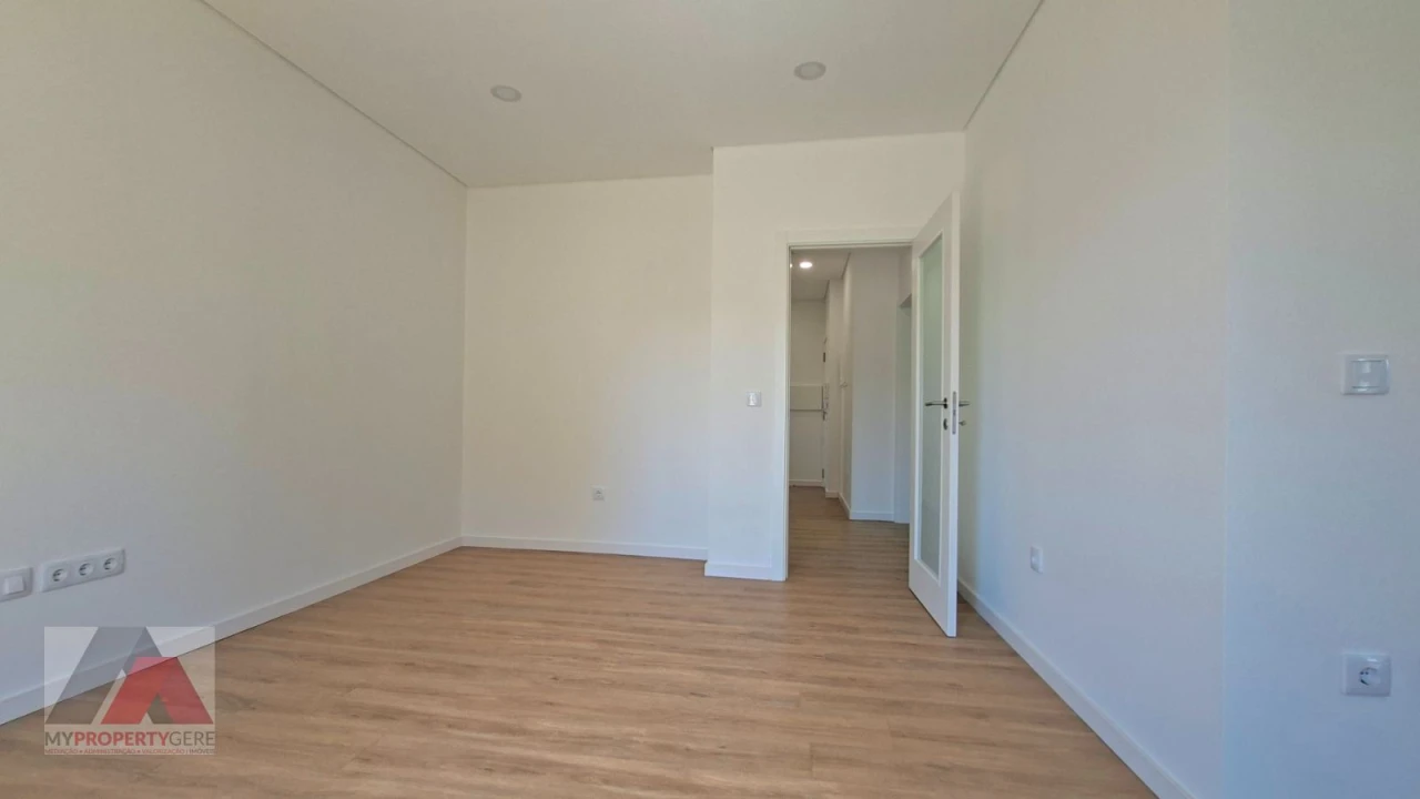 Apartamento T2 para Arrendamento em Silveira Foto 23