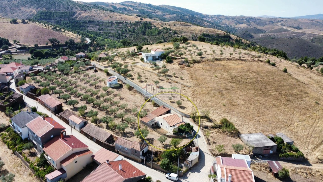 Moradia T4 para Venda em Ferradosa e Sendim da Serra Foto 5