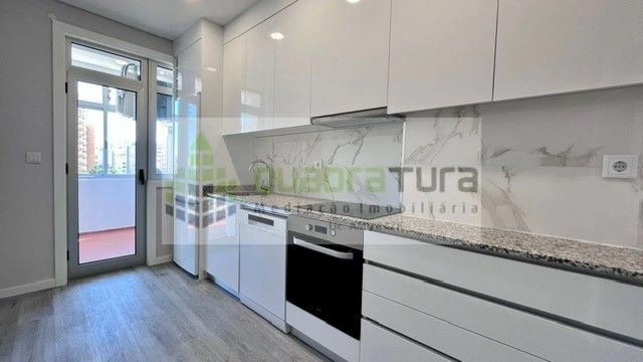 Apartamento T2 para Venda em Cedofeita, Santo Ildefonso, Sé, Miragaia, São Nicolau e Vitória Foto 6