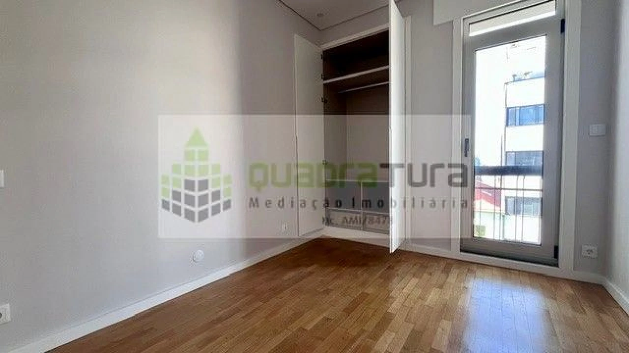 Apartamento T2 para Venda em Cedofeita, Santo Ildefonso, Sé, Miragaia, São Nicolau e Vitória Foto 17