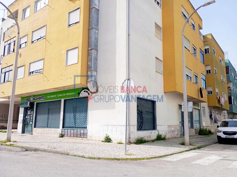 Loja para Venda em Baixa da Banheira e Vale da Amoreira Foto 1