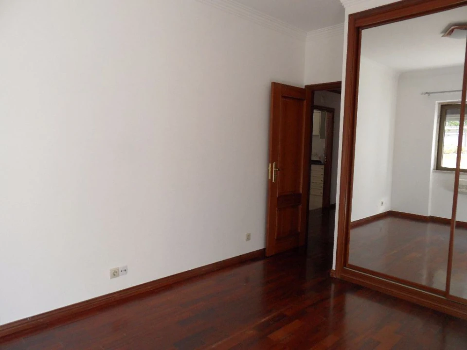 Apartamento T1 para Venda em Benfica Foto 3