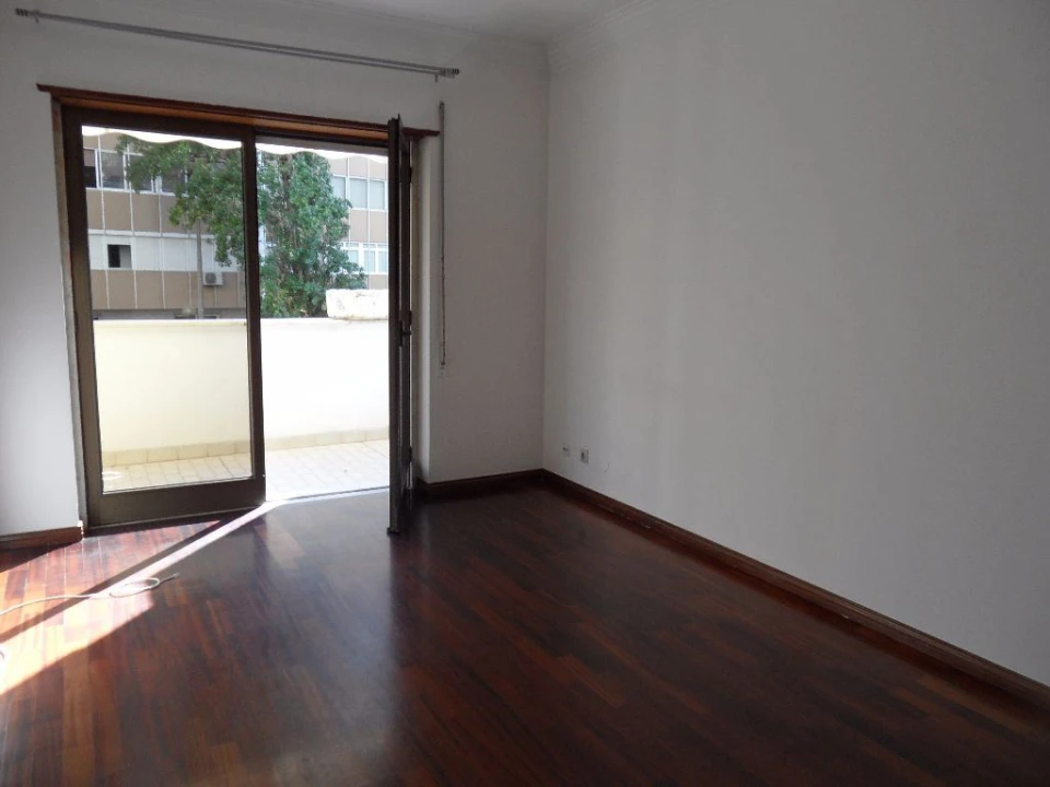 Apartamento T1 para Venda em Benfica Foto 4