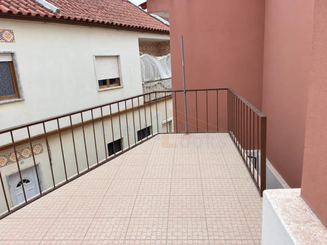 Moradia T2 para Venda em Peral Foto 3