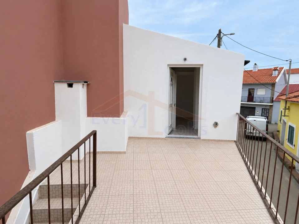 Moradia T2 para Venda em Peral Foto 11
