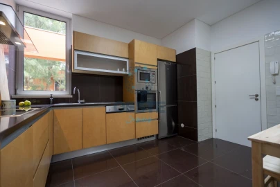 Moradia T3 para Arrendamento em Vau
