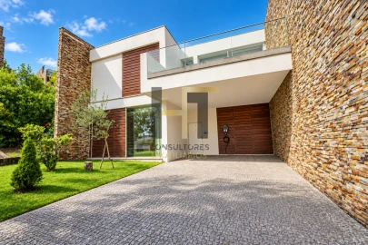 Moradia T3 para Venda em Água Longa