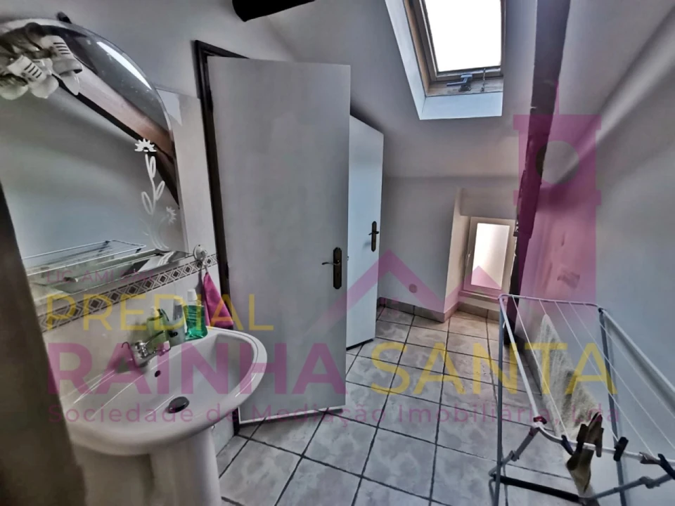 Quarto para Arrendamento em Sé Nova, Santa Cruz, Almedina e São Bartolomeu Foto 13