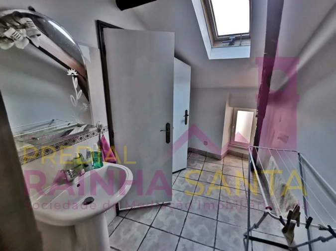 Quarto para Arrendamento em Sé Nova, Santa Cruz, Almedina e São Bartolomeu Foto 13