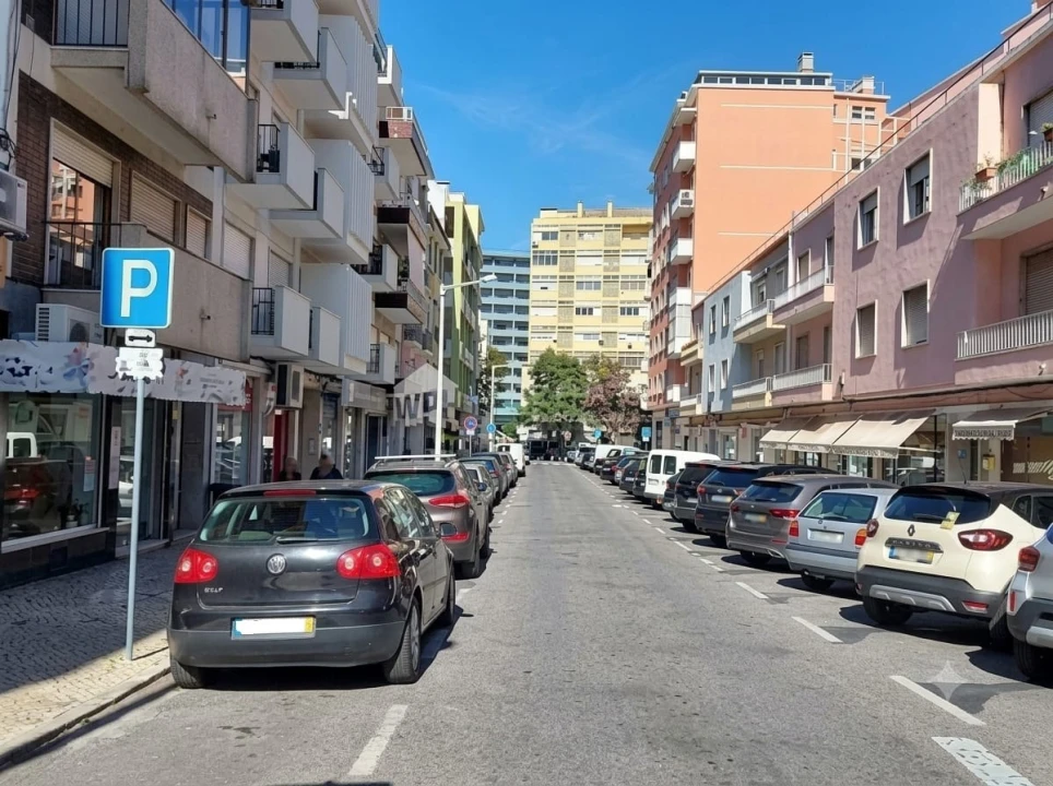 Apartamento T3 para Venda em Areeiro Foto 16
