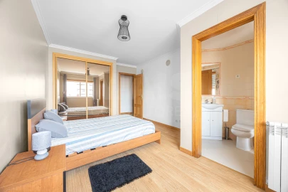 Apartamento T3 para Venda em Carregado e Cadafais