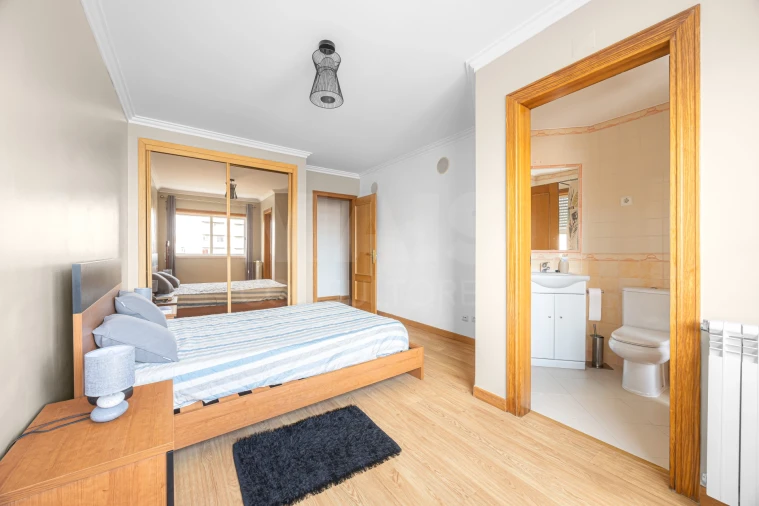 Apartamento T3 para Venda em Carregado e Cadafais Foto 12