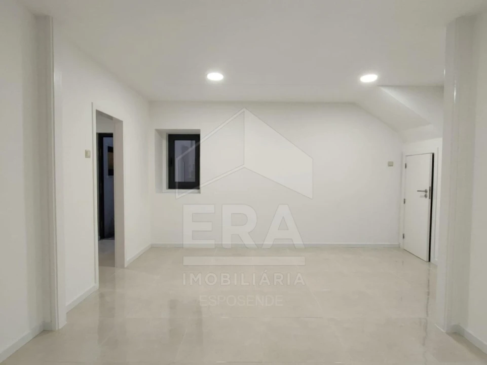 Moradia T4 para Venda em Darque Foto 5