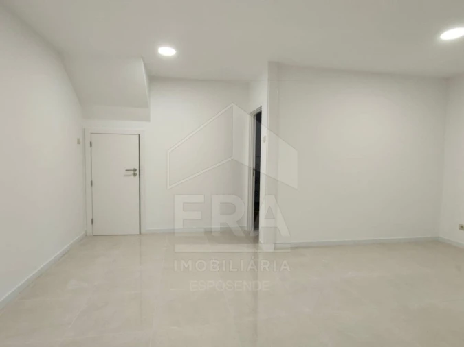 Moradia T4 para Venda em Darque Foto 6