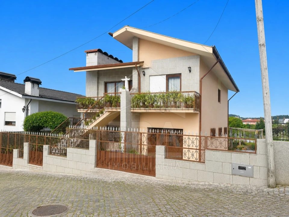 Moradia T4 para Venda em Coronado (São Romão e São Mamede) Foto 1
