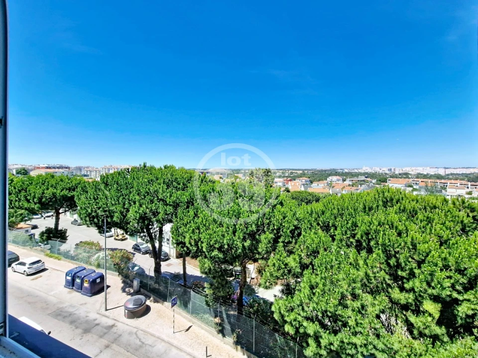 Apartamento T4 para Venda em Amora Foto 2