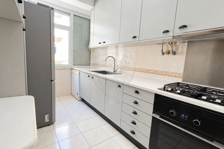 Apartamento T2 para Venda em Campo de Ourique Foto 24