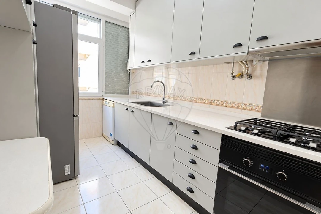Apartamento T2 para Venda em Campo de Ourique Foto 24