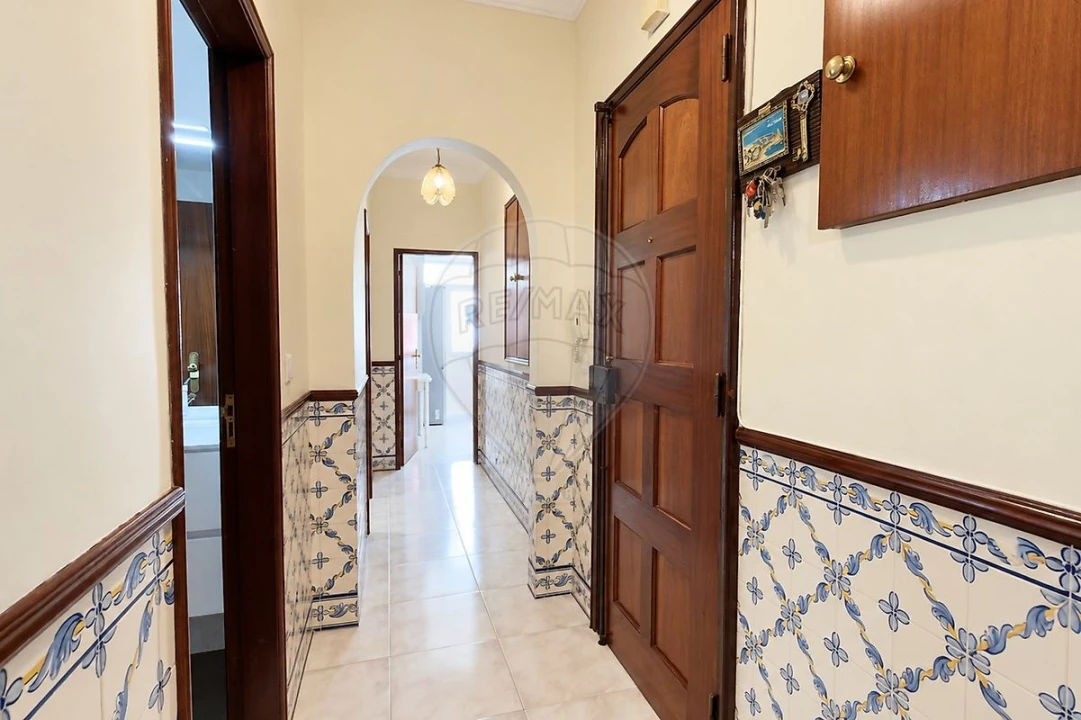 Apartamento T2 para Venda em Campo de Ourique Foto 2