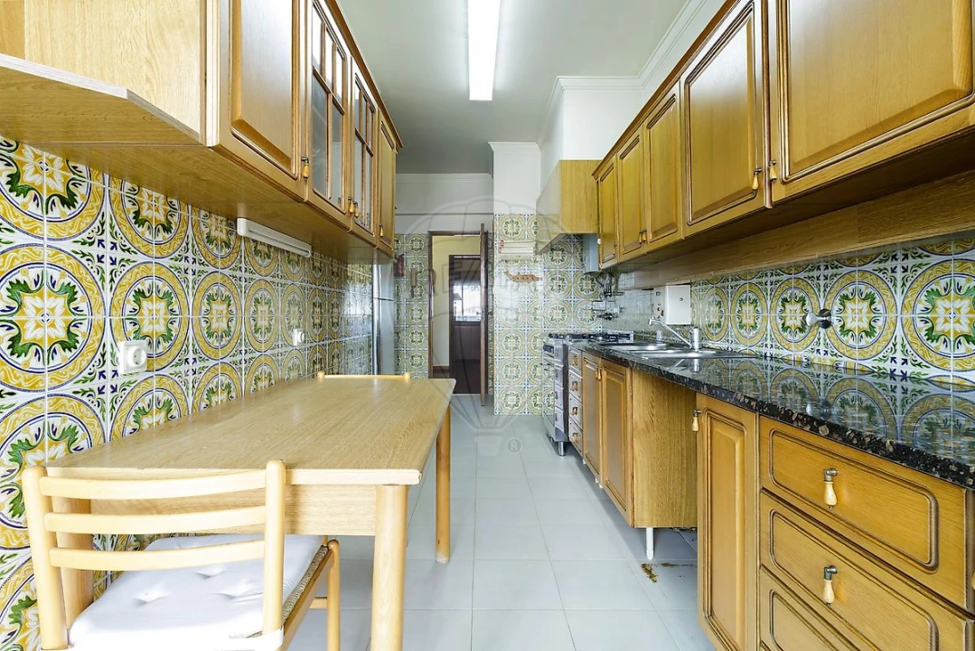 Apartamento T4 para Venda em Alvalade Foto 12