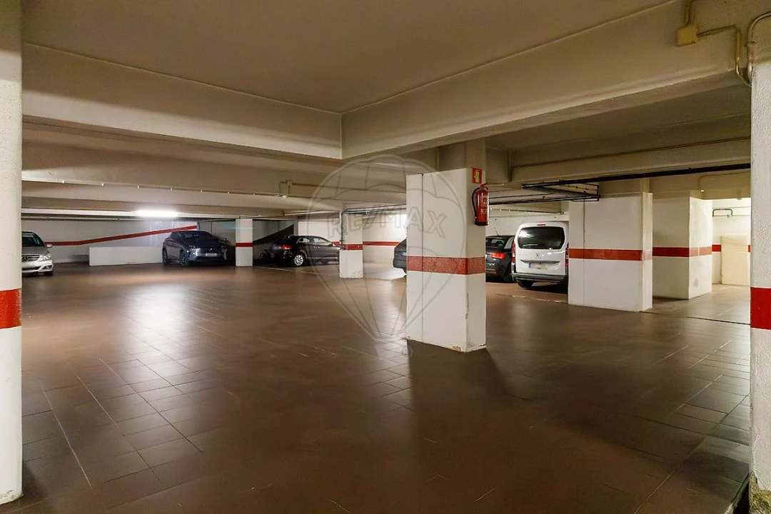 Apartamento T4 para Venda em Alvalade Foto 37