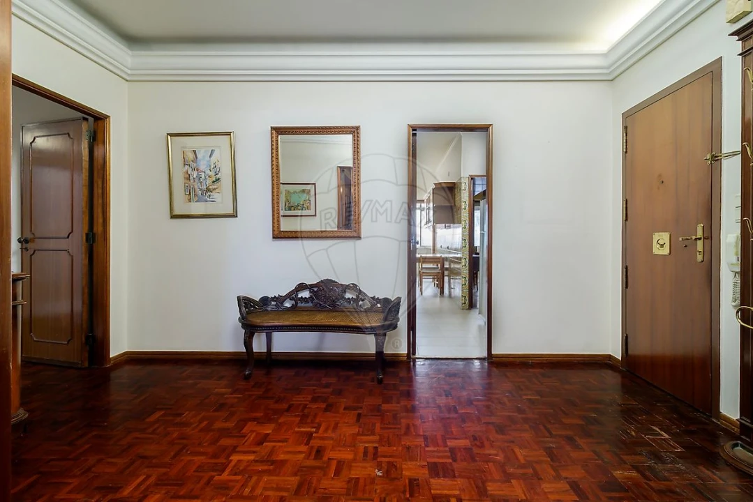 Apartamento T4 para Venda em Alvalade Foto 9