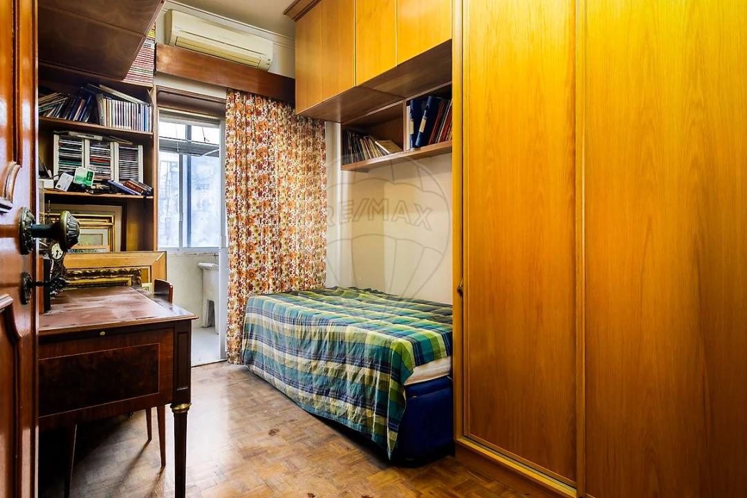 Apartamento T4 para Venda em Alvalade Foto 14