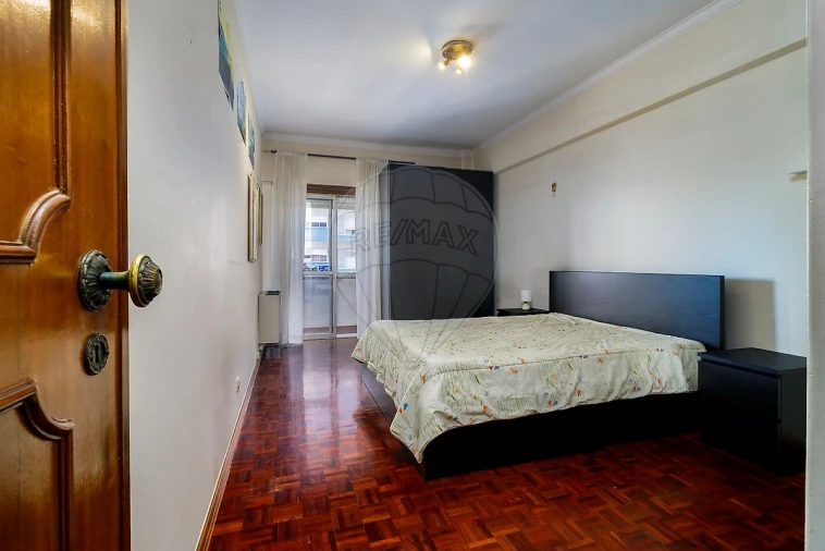 Apartamento T4 para Venda em Alvalade Foto 28