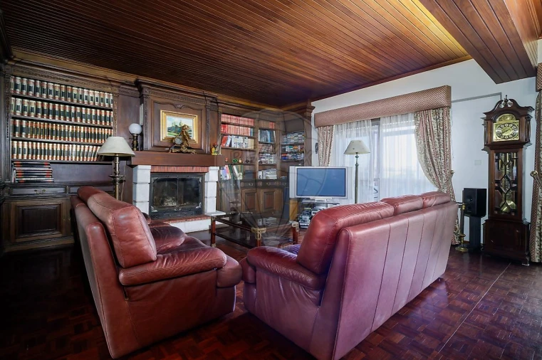 Apartamento T4 para Venda em Alvalade Foto 2