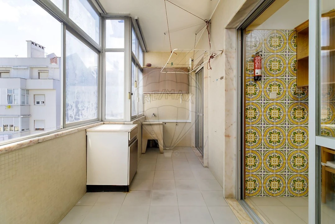 Apartamento T4 para Venda em Alvalade Foto 1