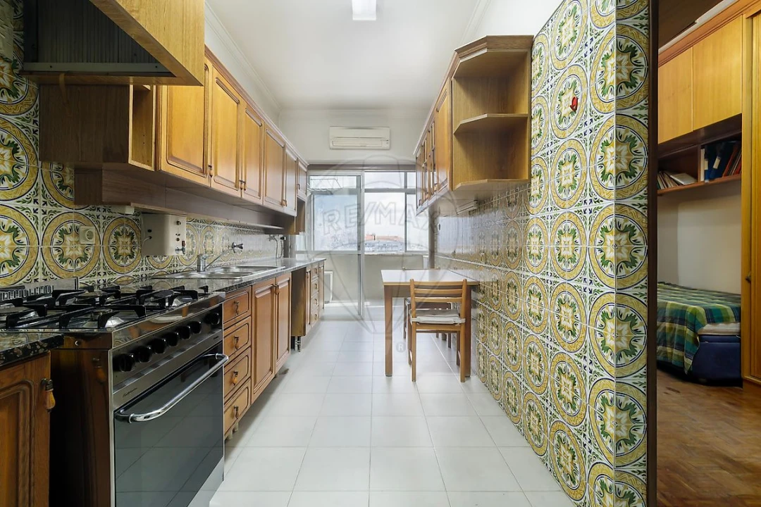 Apartamento T4 para Venda em Alvalade Foto 11