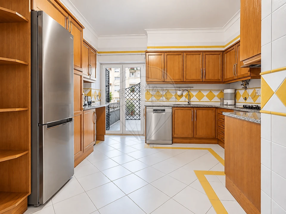 Apartamento T4 para Venda em Carregado e Cadafais Foto 34